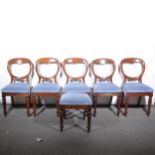 Victorian mahogany extending dining table and five chairs, plus another lacking the back.