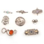 Eight silver and 925 brooches, some Art Nouveau style.