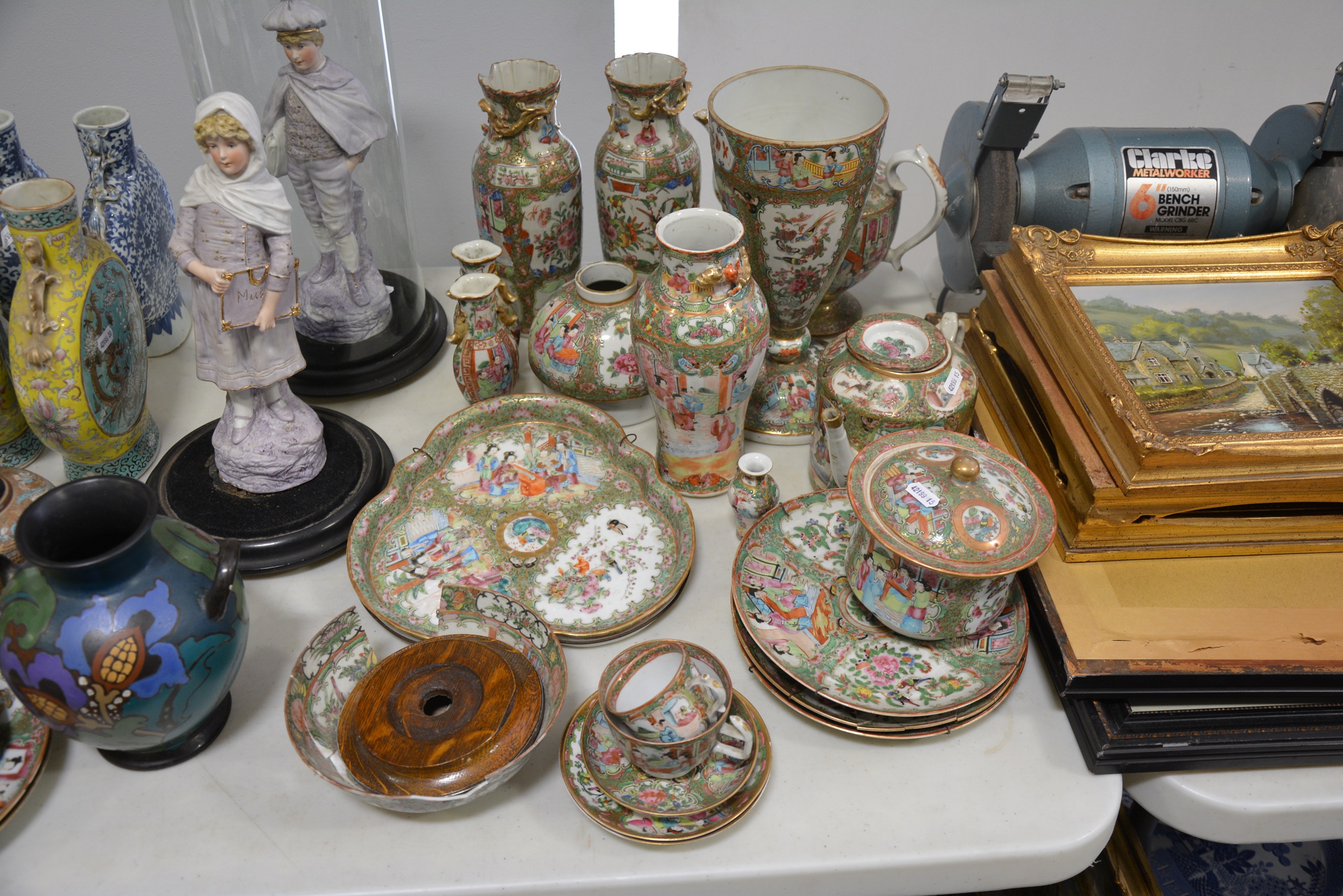 A collection of Chinese Famille Rose ceramics. - Image 2 of 2
