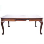 Victorian mahogany extended dining table, with one leaf.