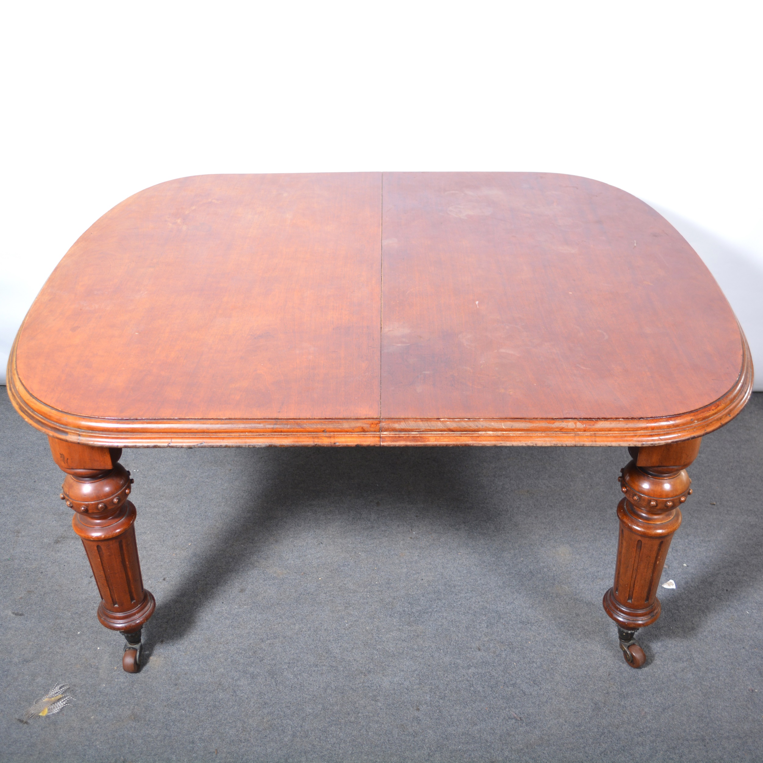 Victorian mahogany wind-out dining table, - Image 2 of 2