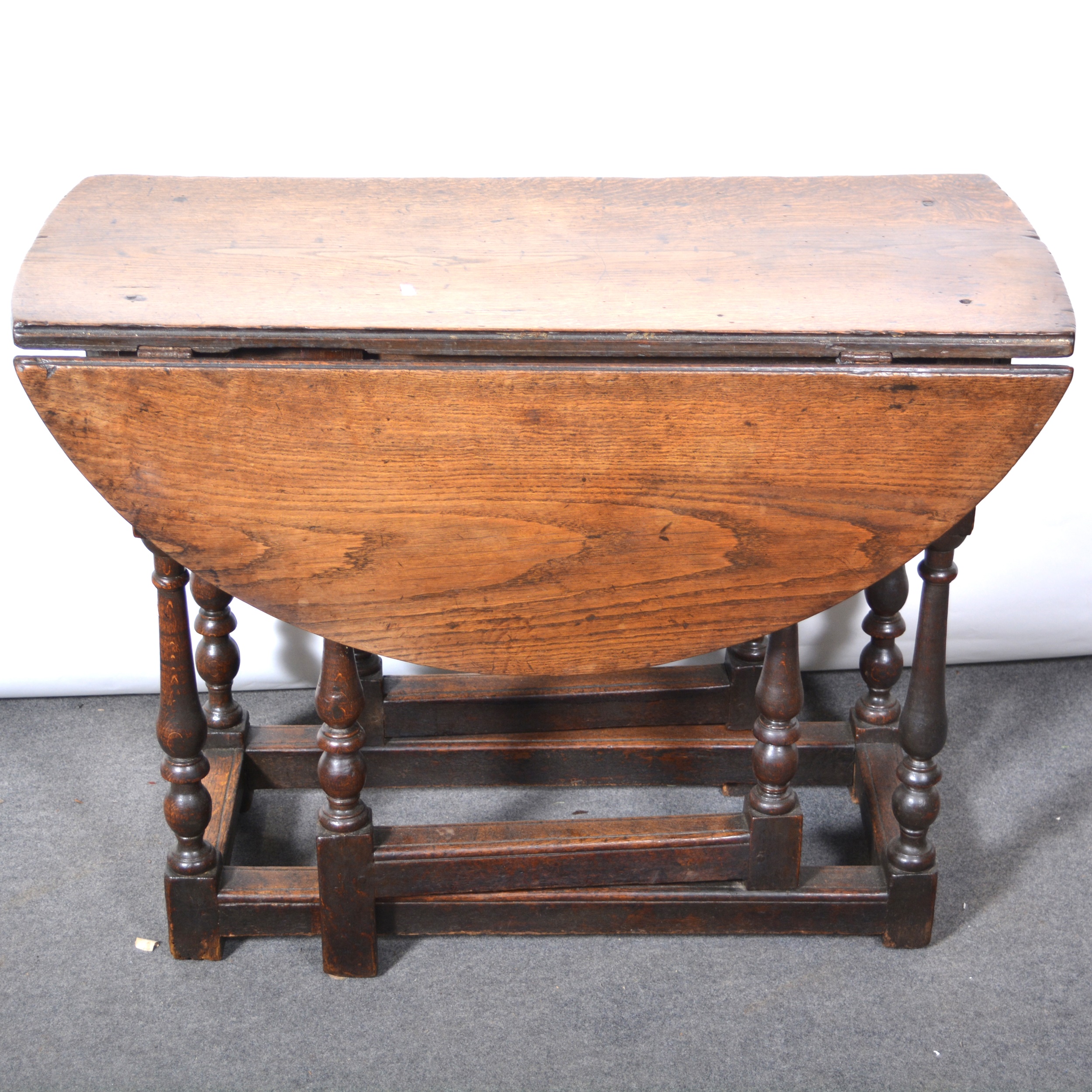 Joined oak gateleg table, in part 17th Century - Image 2 of 2