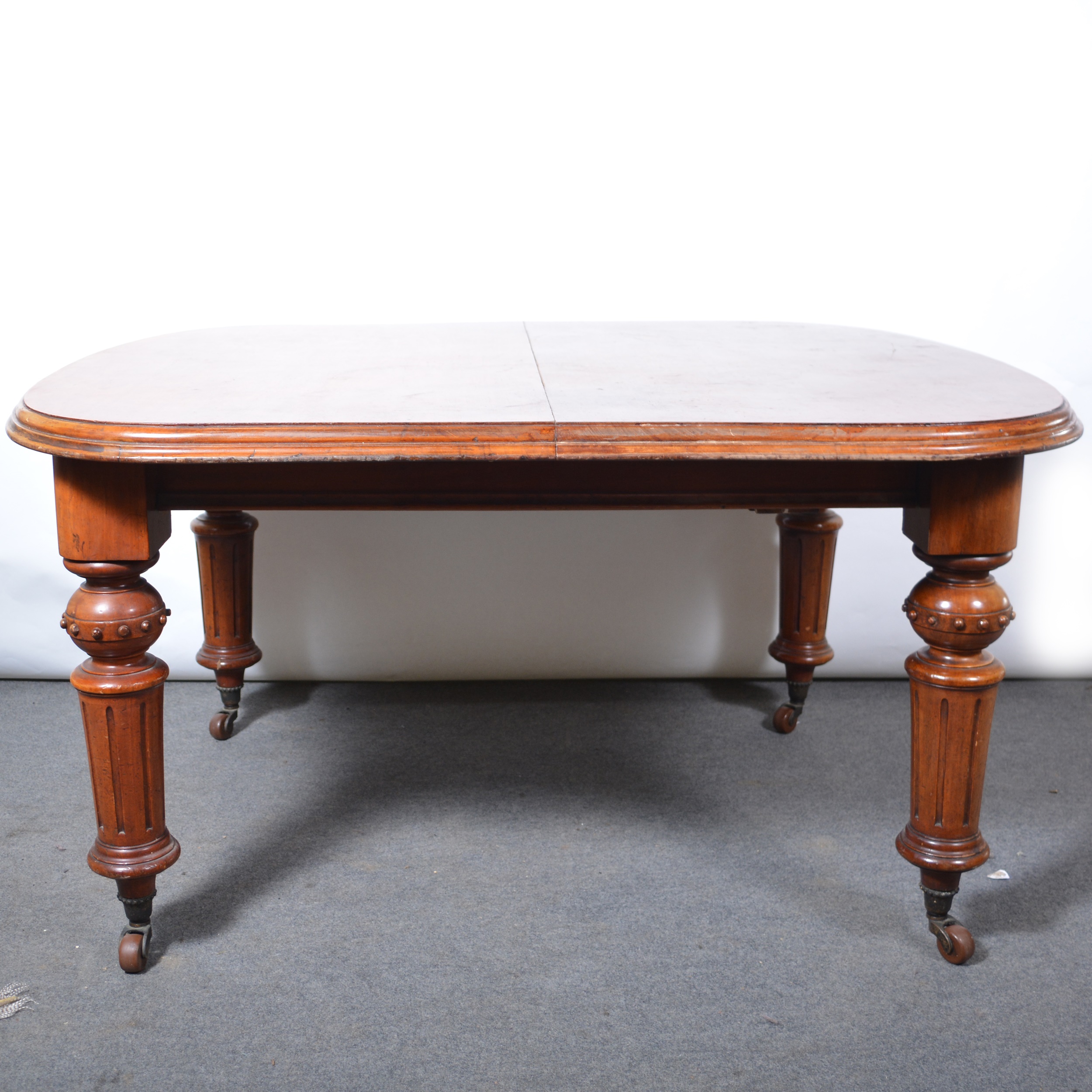 Victorian mahogany wind-out dining table,