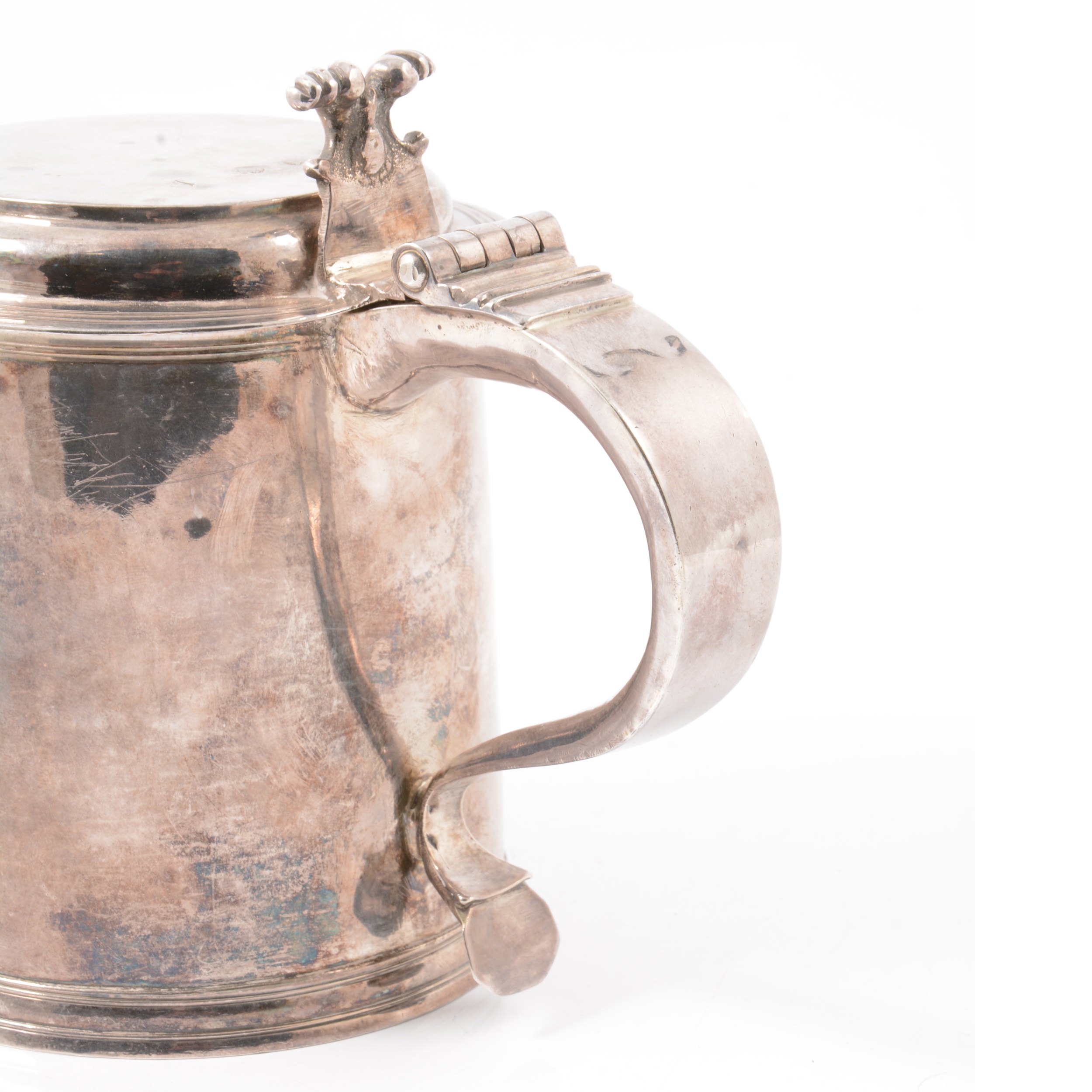 Charles II silver lidded tankard, makers mark I.I, London 1685. - Image 9 of 14