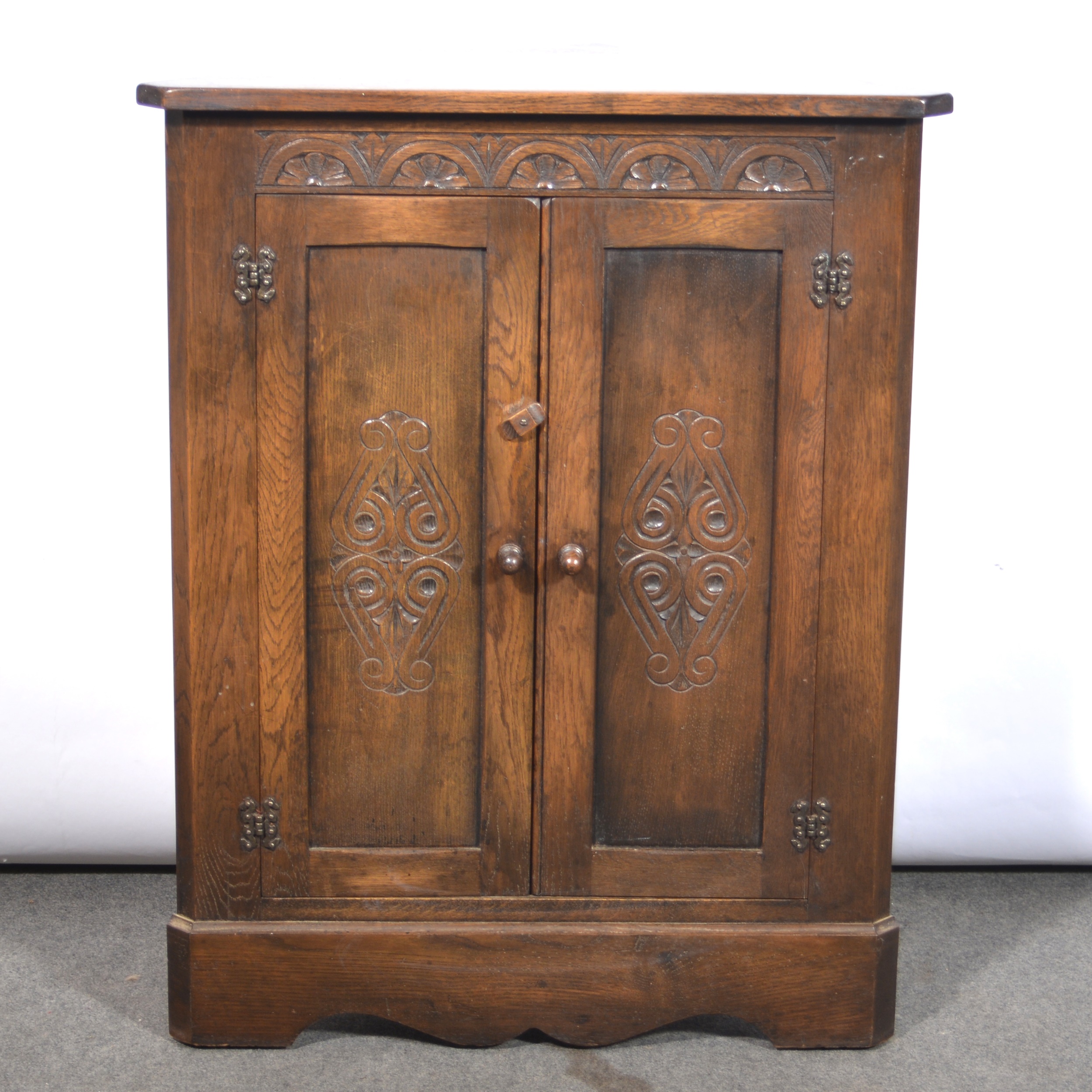 Reproduction oak cocktail cabinet, corner cupboard and blanket box and bureau, - Image 4 of 5