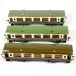 Three Hornby O gauge No2 Pullman coaches, green