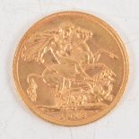 George V gold Sovereign coin, 1913, 8g.