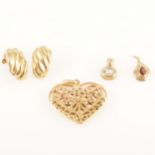 A collection of 9 carat gold modern gold jewellery.