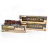 Wrenn OO gauge model railway locomotive and passenger coaches.