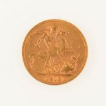 George V gold Sovereign coin, 1913, 8g.