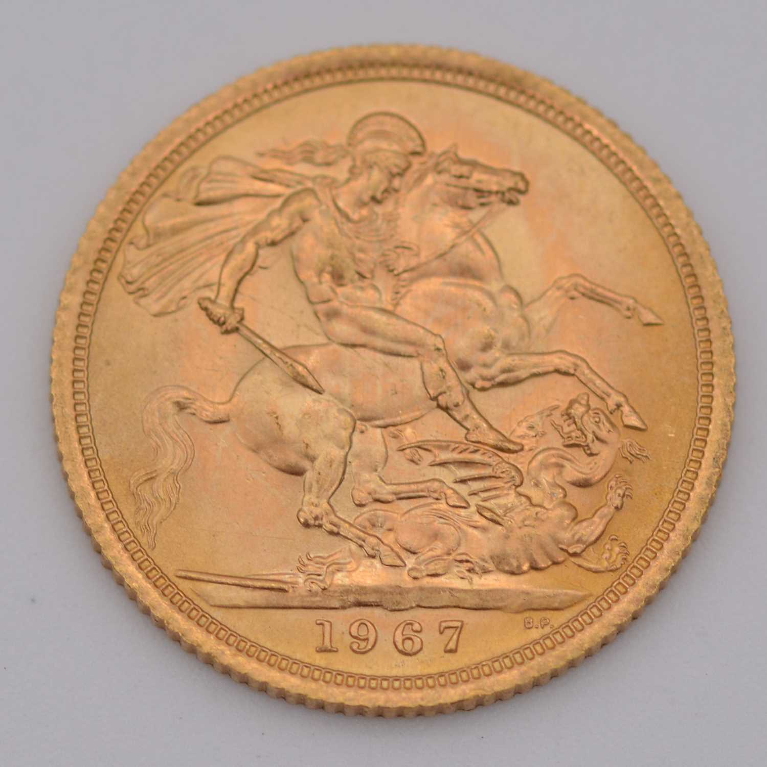 Elizabeth II gold Sovereign coin, 1967, 8g.