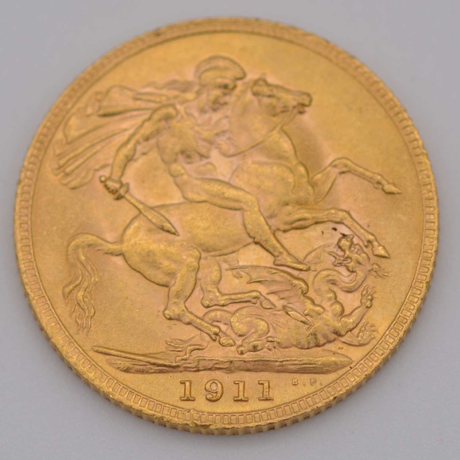 George V gold Sovereign coin, 1911, 8g.