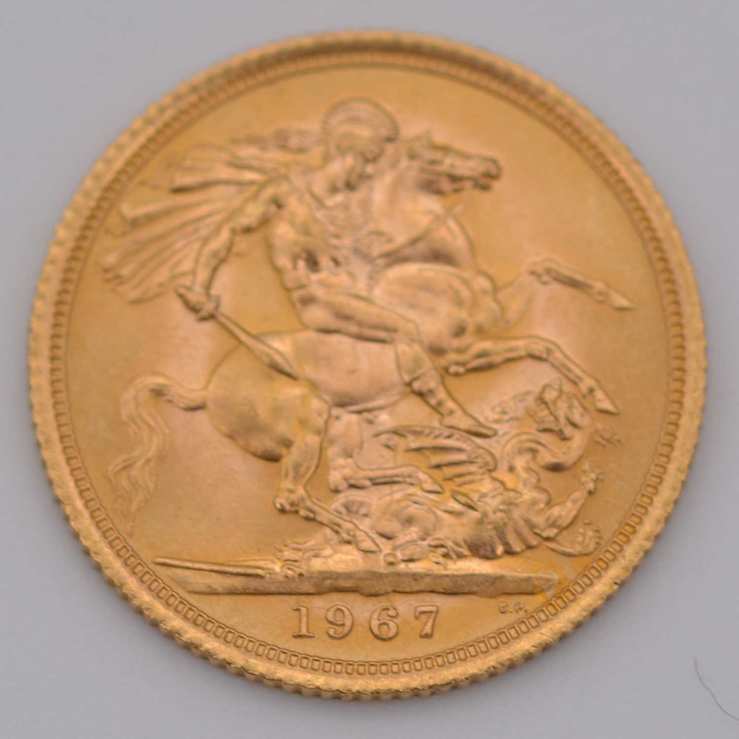 Elizabeth II gold Sovereign coin, 1967, 8g.