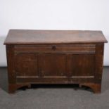 Smal oak coffer