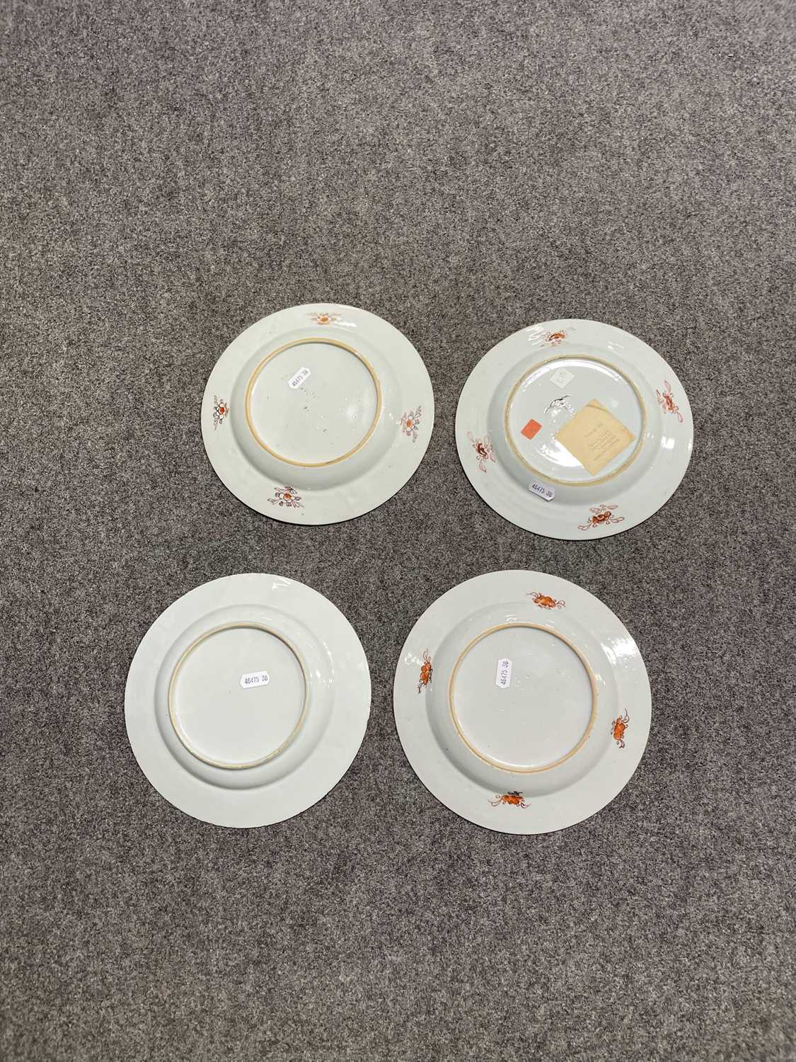 Pair of Chinese soup plates and two famille rose plates, - Bild 3 aus 3