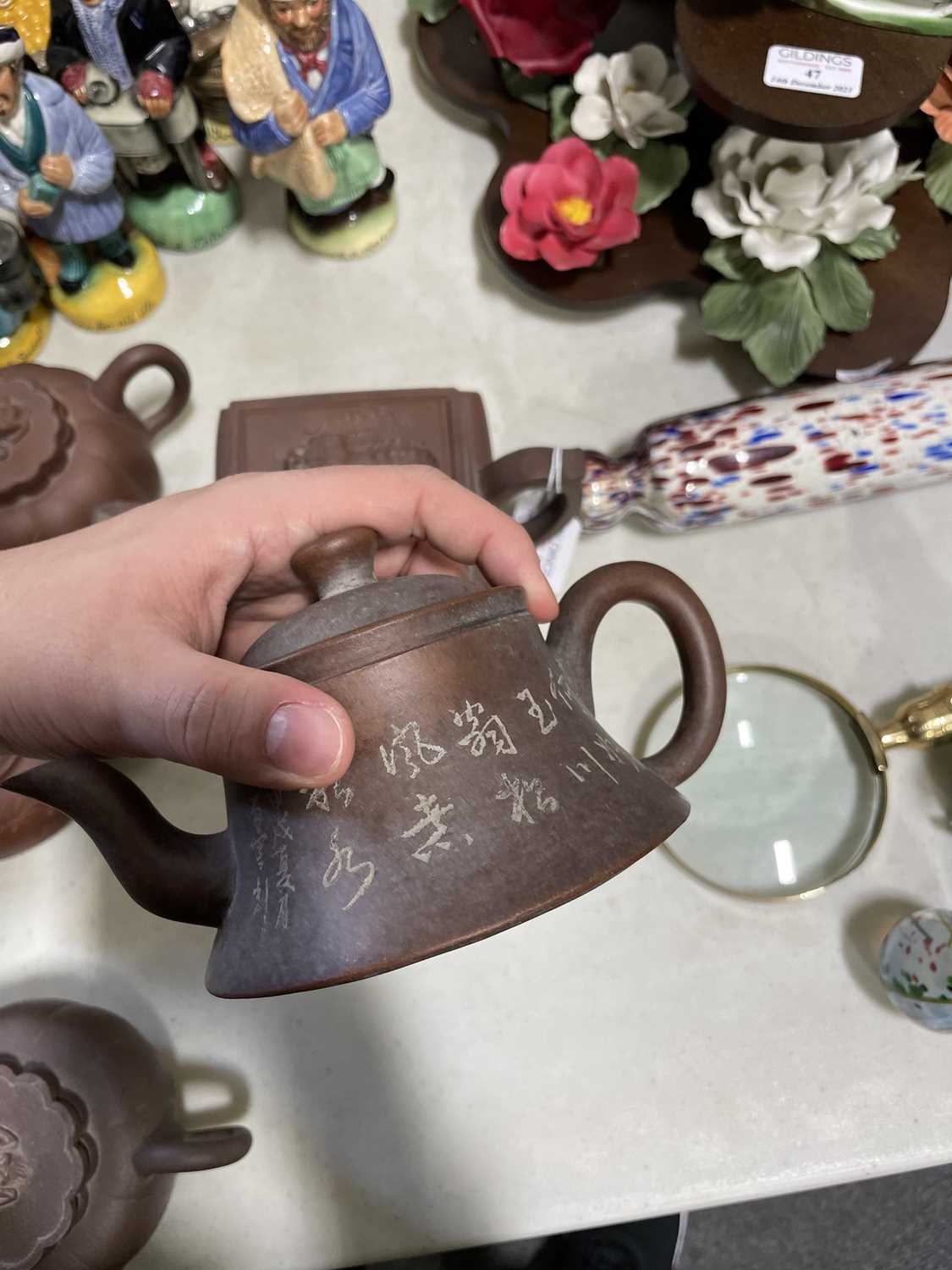 Five Chinese redware teapots, - Bild 10 aus 22