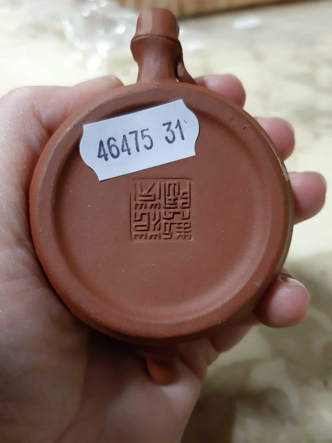 Chinese redware teapots and a jug, - Bild 14 aus 28