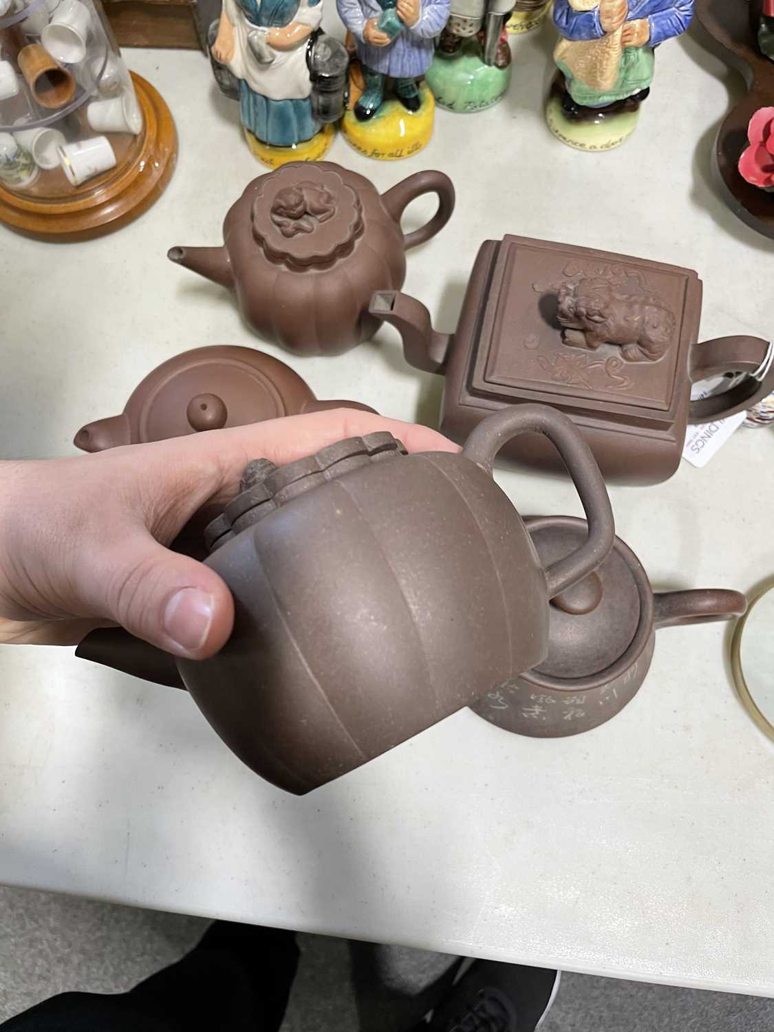 Five Chinese redware teapots, - Bild 12 aus 22