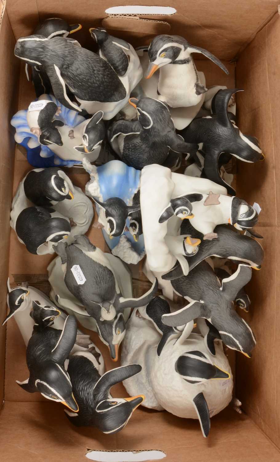 Collection of Franklin porcelain penguin models, - Bild 2 aus 3