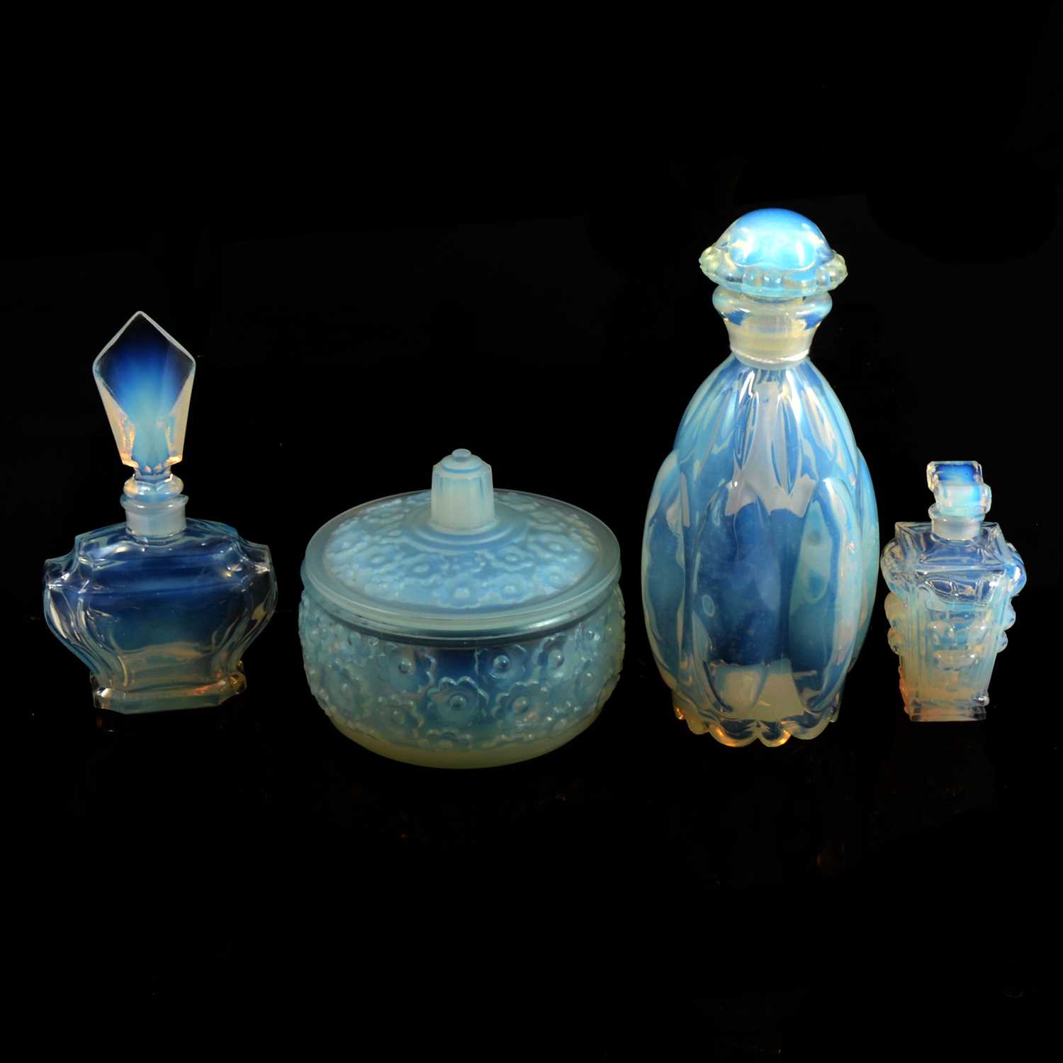 Sabino opalescent glass powder pot with lid, and three scent bottles. - Bild 2 aus 2