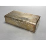 A George V silver mounted rectangular cigarette box, London, 1923, 17.7cm.