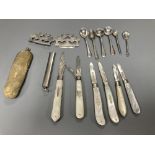 Six assorted early 20th century mother of pearl and silver fruit knives, four small silver condiment