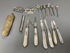 Six assorted early 20th century mother of pearl and silver fruit knives, four small silver condiment