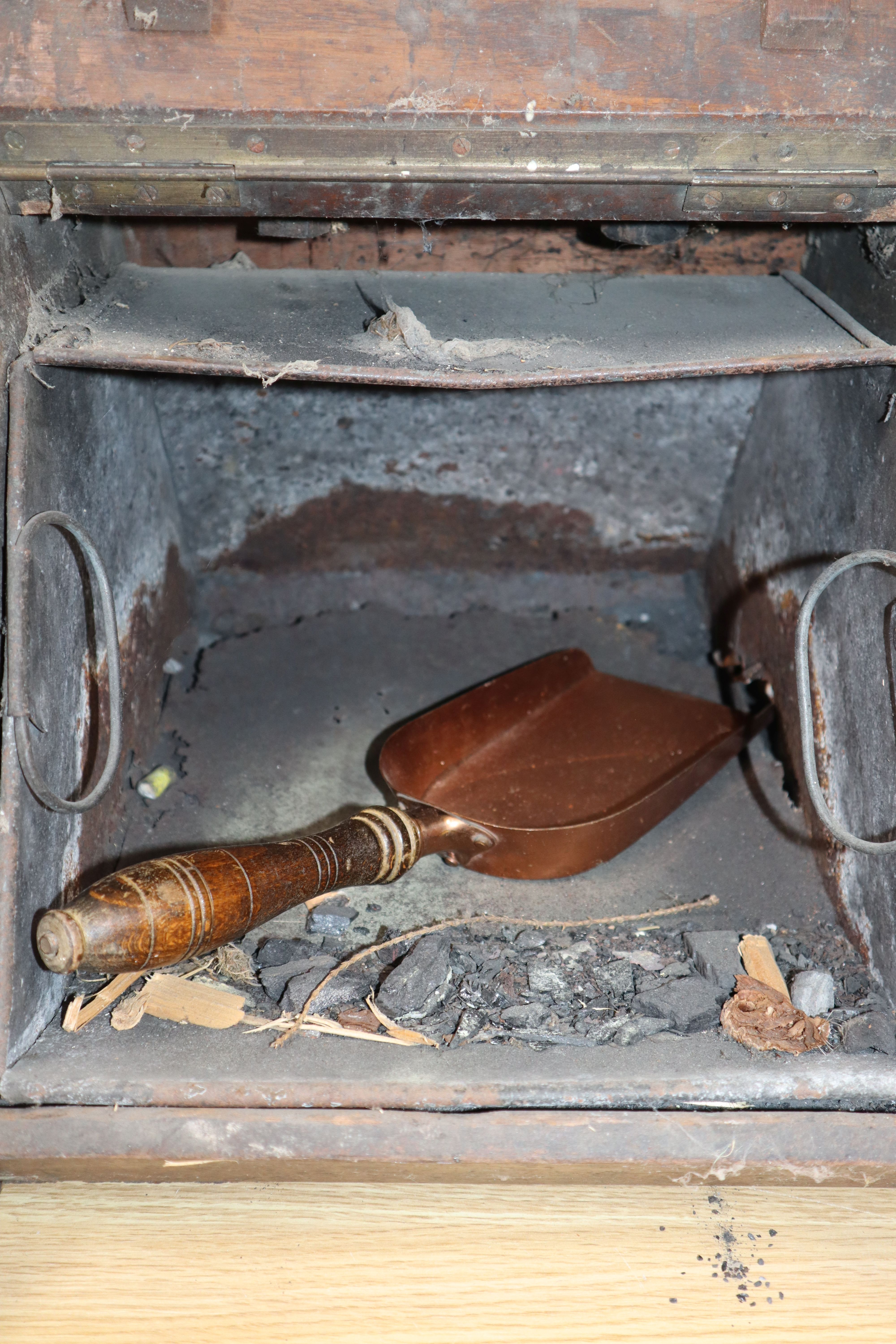 A quantity of miscellaneous metalware, including a coal scuttle, etc. - Image 2 of 3