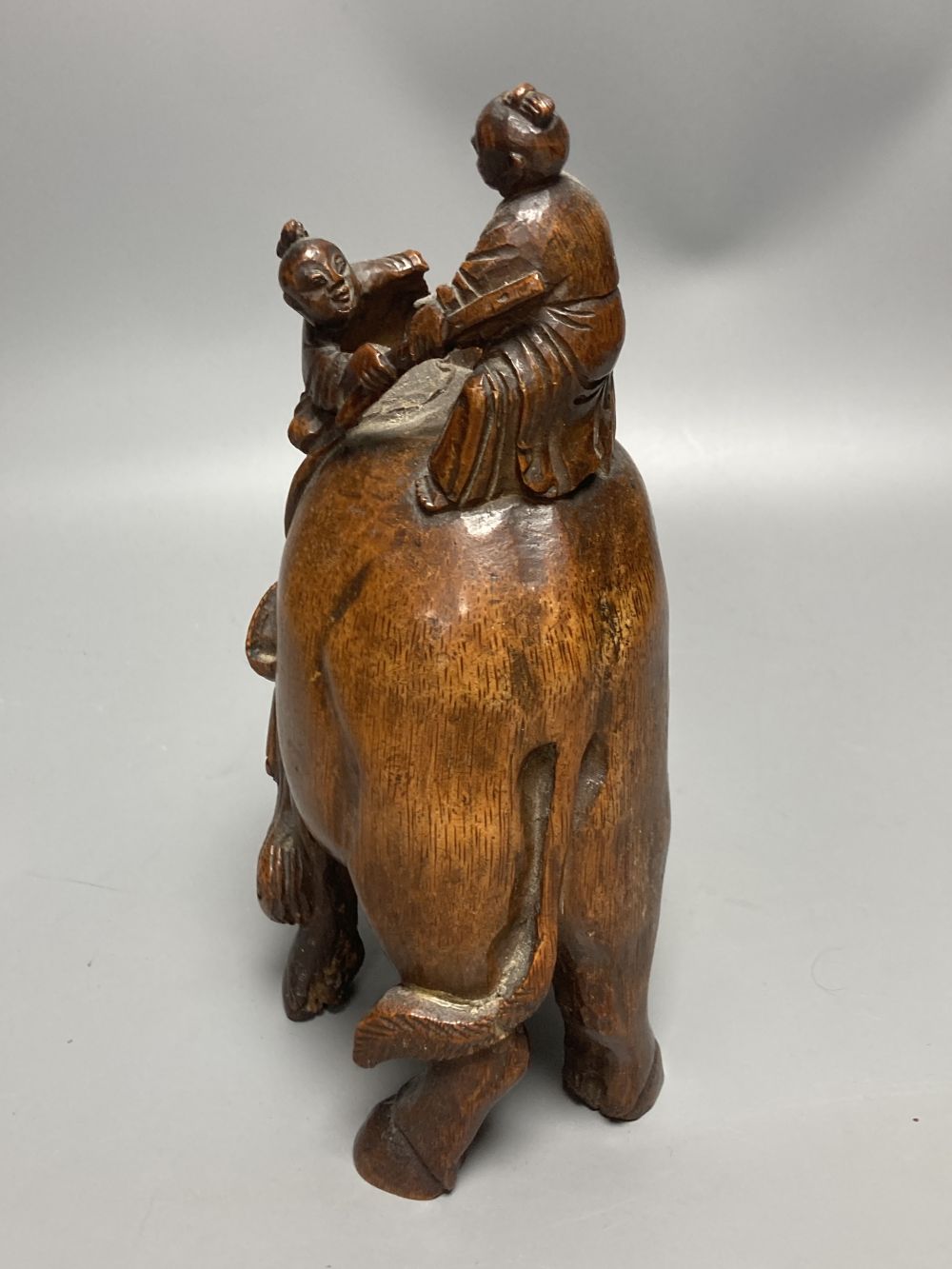 A Chinese bamboo group of figures on an ox and a wrist rest, 23 and 17cm - Image 5 of 7