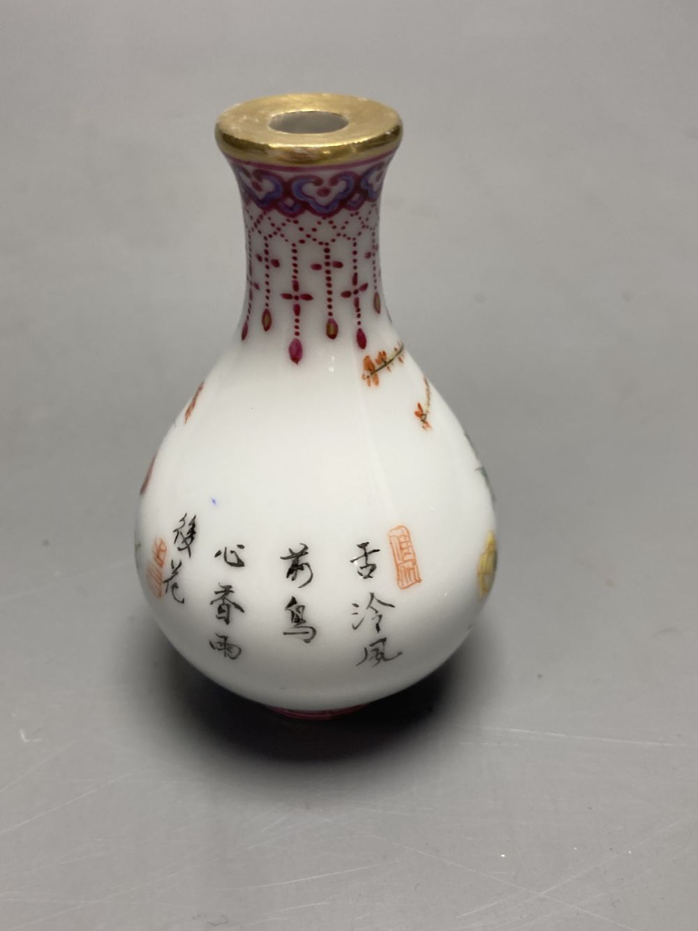 A Chinese famille rose snuff bottle, Republic or later, height 8cm - Image 2 of 5