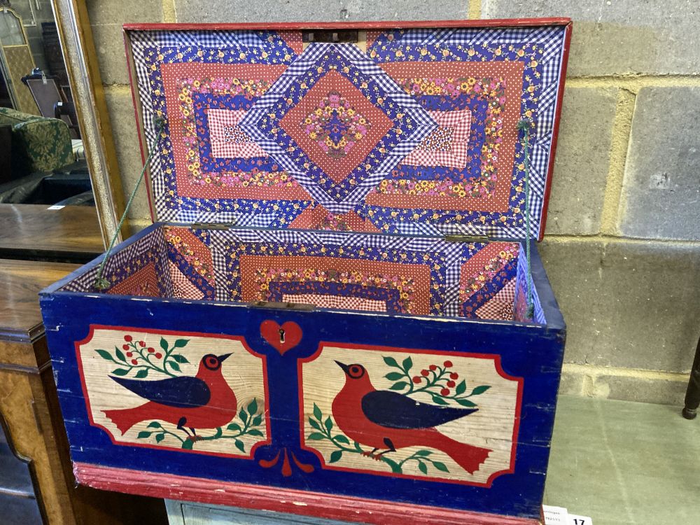 A painted pine box, width 63cm, depth 31cm, height 30cm - Image 3 of 3