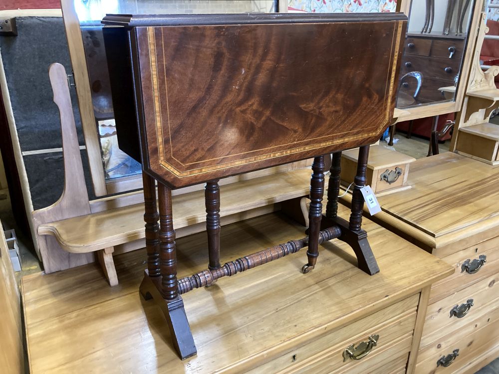 An Edwardian inlaid mahogany Sutherland table, width 60cm, depth 16cm, height 61cm