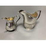 A late Victorian small silver cream jug, Birmingham, 1898, 57mm and a similar silver cream jug,