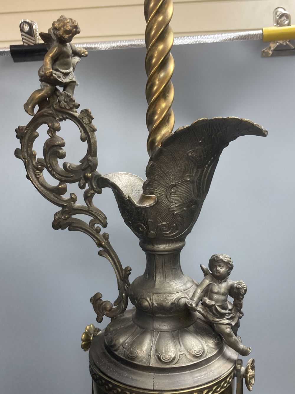 A table lamp in the form of a Renaissance style brass and spelter ewer, 72cm excl. light fitting - Image 5 of 5