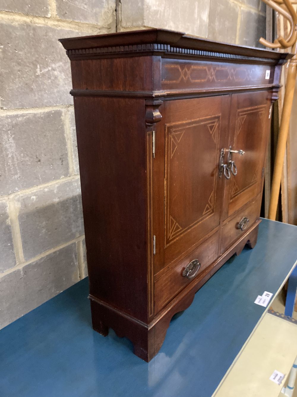 An Edwardian inlaid mahogany two door wall cabinet, width 72cm, depth 22cm, height 65cm - Image 2 of 3