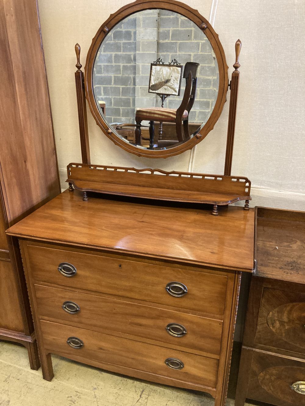 An Edwardian satin walnut three piece bedroom suite, wardrobe width 96cm, depth 43cm, height 196cm - Image 2 of 5