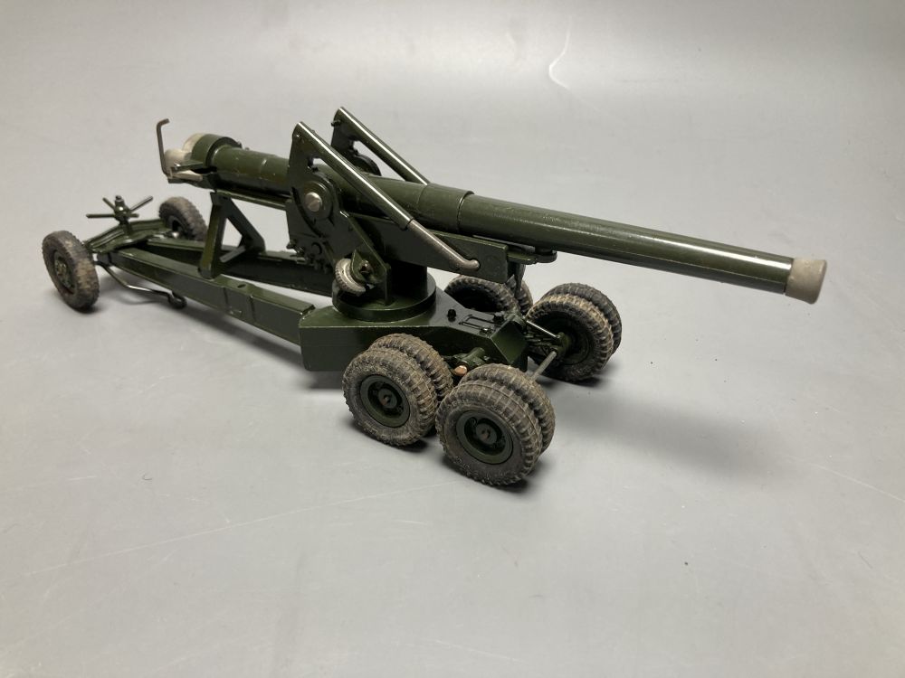 A Britain's 155mm gun, with shell case, loader and six shells supplied, boxed, 30cm long - Image 2 of 5