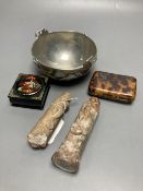 A Carrol Boyes pewter dish, a Russian papier mache snuff box, etc. (5)