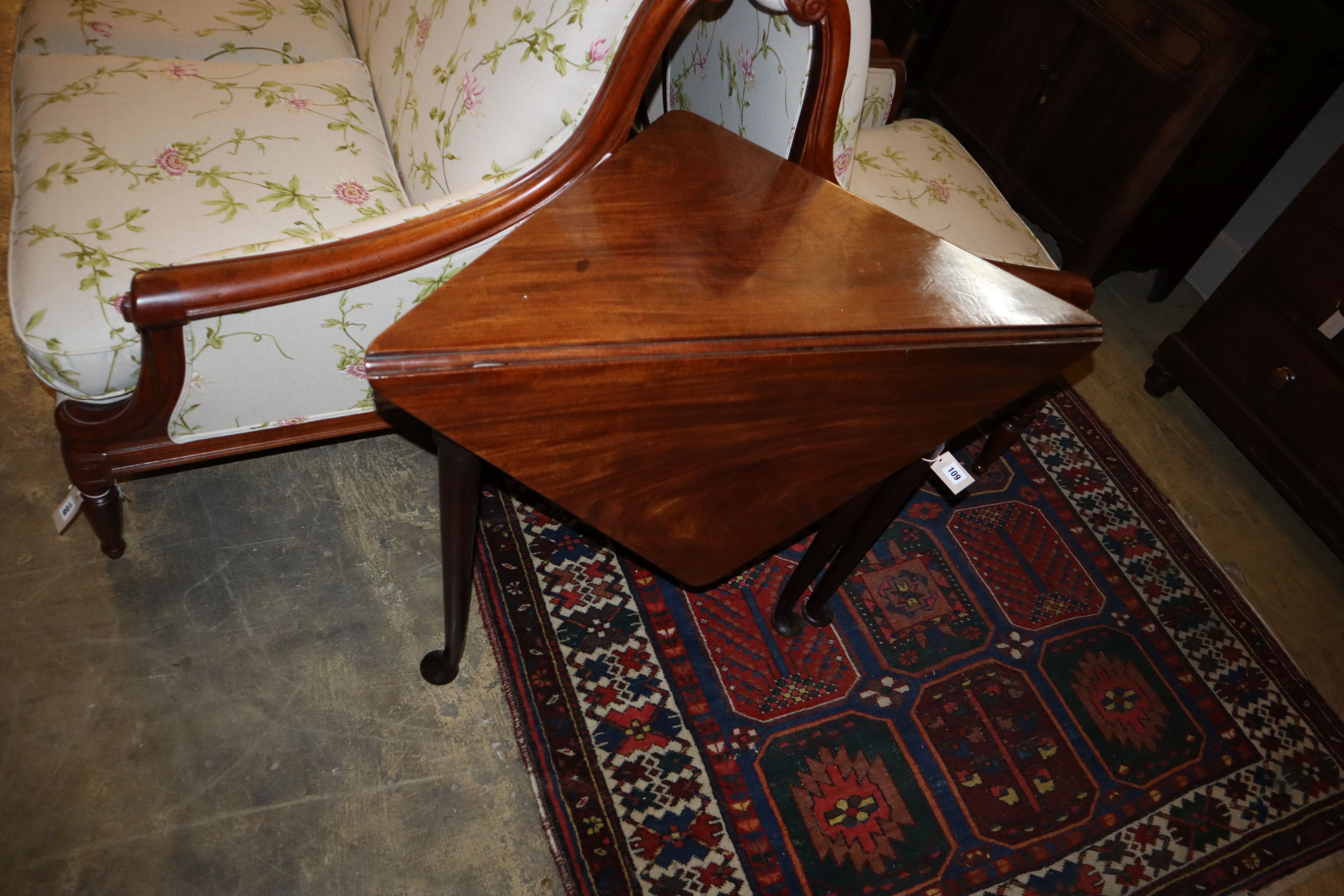 A George III mahogany triangular drop-leaf table, width 89cm, depth 46cm, height 72cm - Image 3 of 3