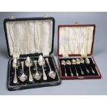 A set of six silver grapefruit spoons and a set of six silver coffee spoons, both cased, 5.5oz.