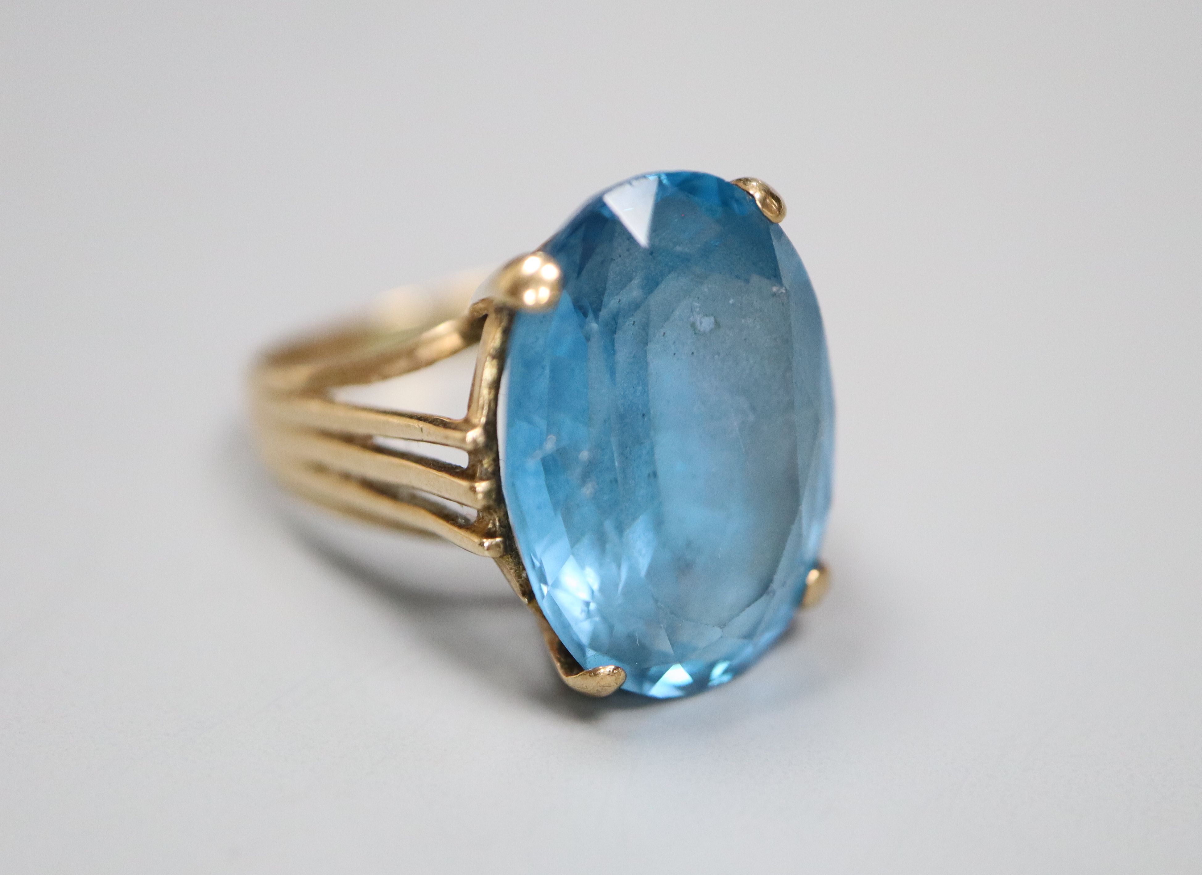 A modern 9ct gold and blue paste? set oval dress ring, size K, gross 5.5 grams.