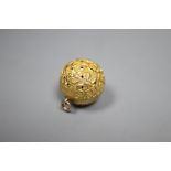 An Edwardian 9ct gold spherical pomander, with floral embossed decoration, Birmingham 1901, 1.5cm,