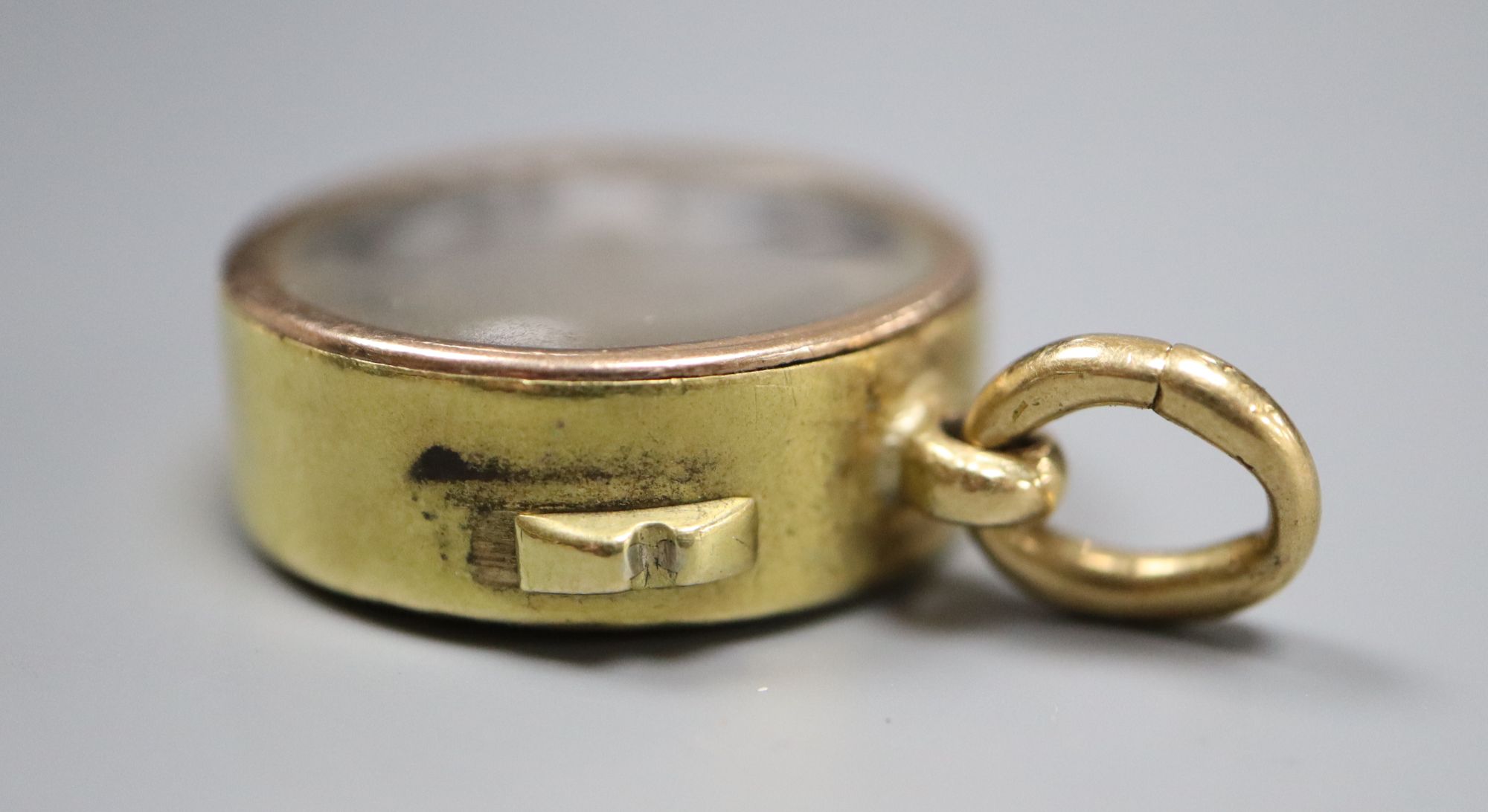 An 18ct cased pendant compass, with bale, 22mm, gross 14 grams.CONDITION: Bale only stamped 18ct. - Image 2 of 3