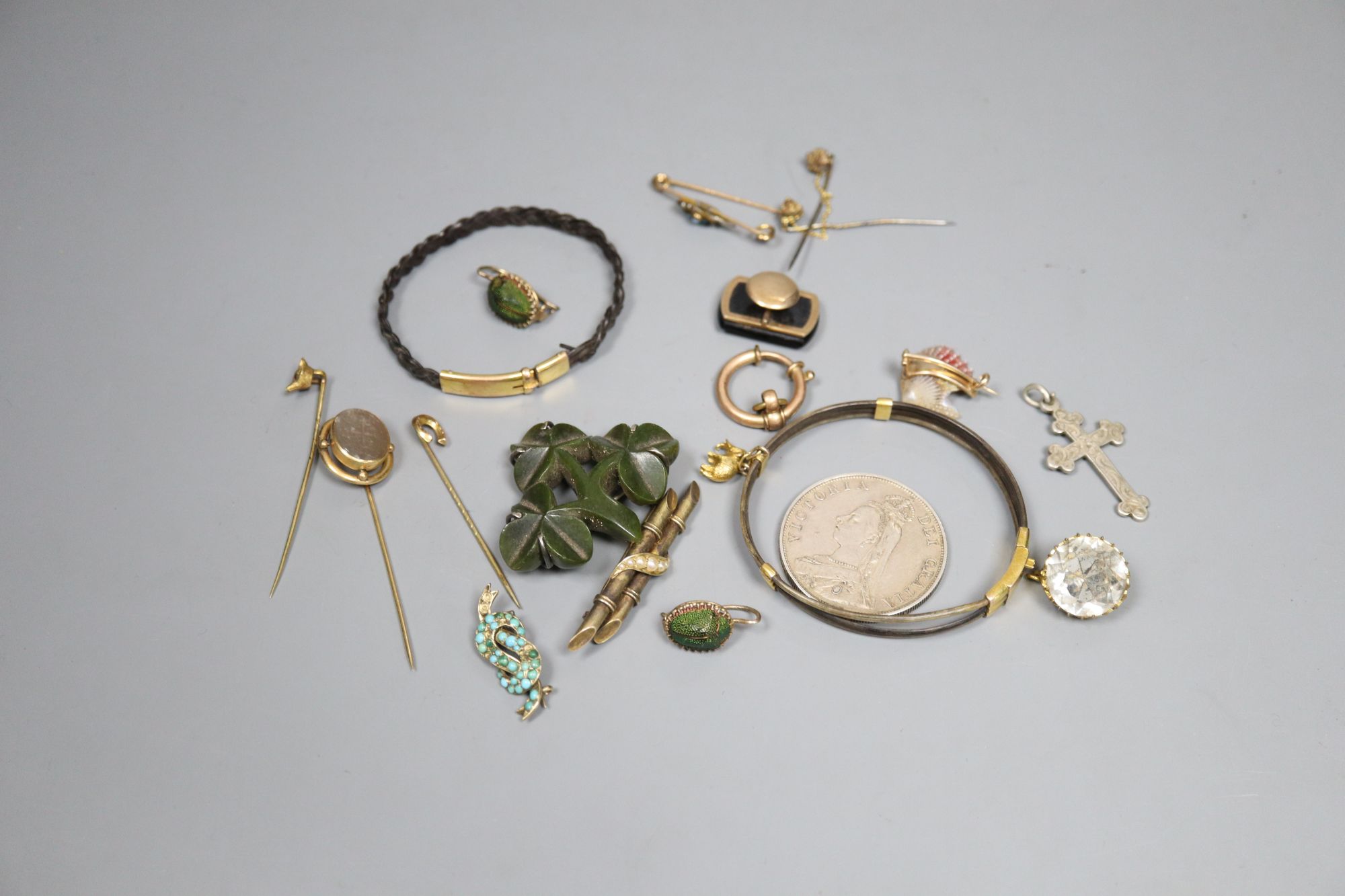 A group of assorted antique jewellery etc., to include: - an 18ct gold and platinum ring set tiny