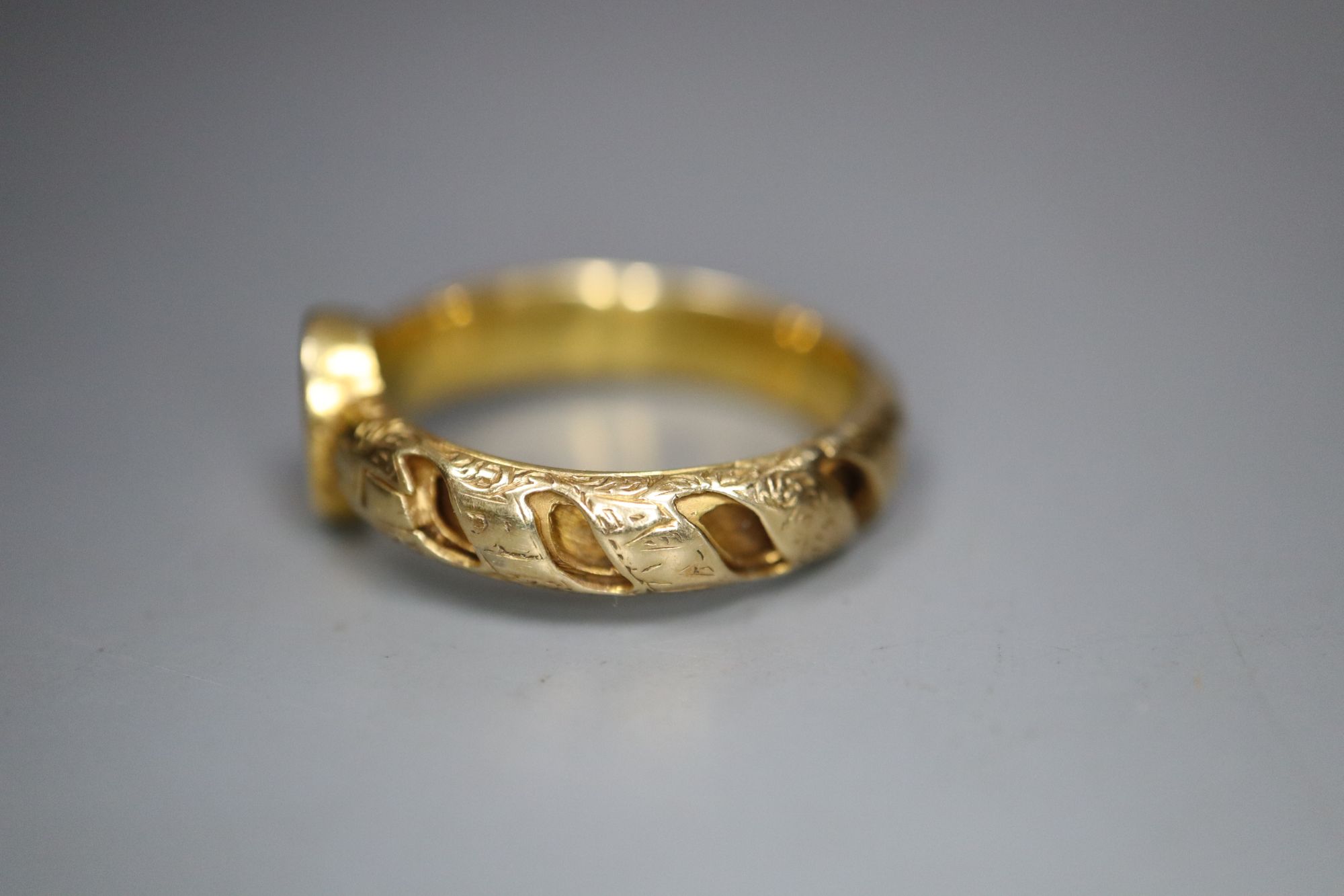 A Victorian gold memorial ring, formerly hair set, with engraved monogram, 4.1 grams - Image 2 of 3