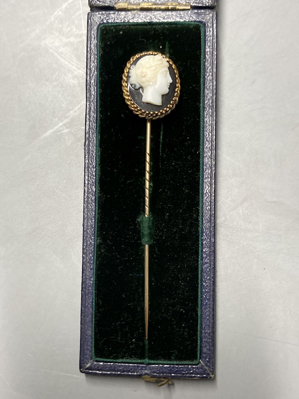 A cased early 20th century yellow metal and carved sardonyx set stick pin, 8cm and a similar 'shell' - Image 2 of 4