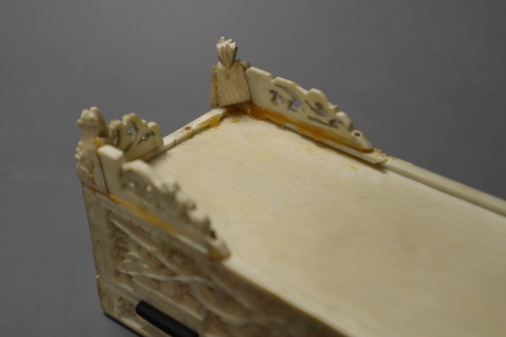 A 19th century Chinese ivory box, with finely carved and pierced detail, 18.5cm - Image 3 of 4