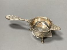A 1960's silver tea strainer on stand, A. Chick & Sons Ltd, London, 1965, 16.3cm, 117 grams.