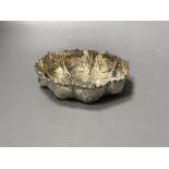 A late Victorian embossed silver shallow bowl, William Comyns, London, 1890, 14.2cm, 4.5oz.