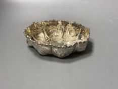 A late Victorian embossed silver shallow bowl, William Comyns, London, 1890, 14.2cm, 4.5oz.